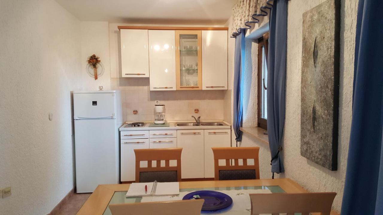 Apartments Coki Funtana Luaran gambar