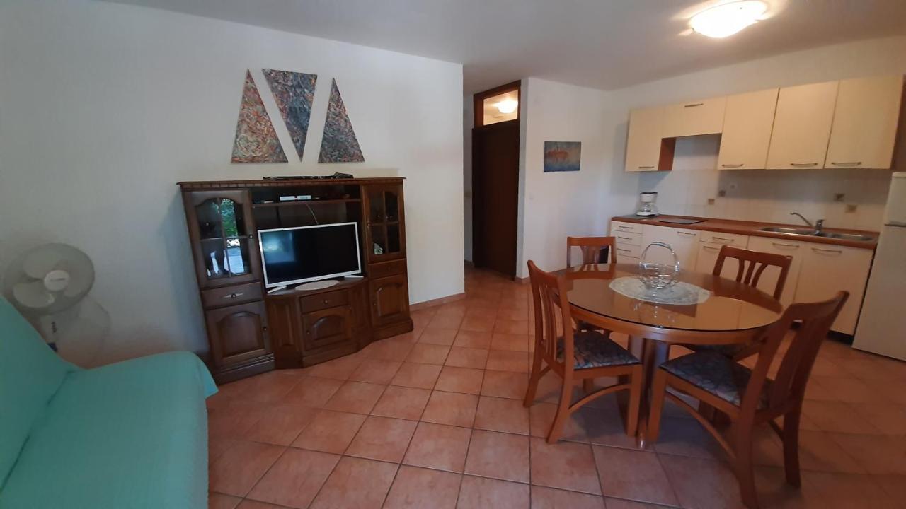 Apartments Coki Funtana Luaran gambar