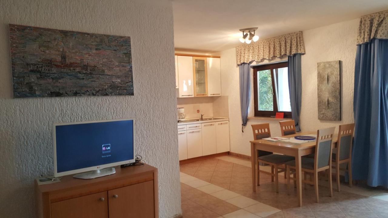 Apartments Coki Funtana Luaran gambar