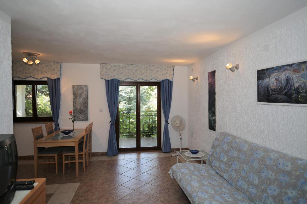 Apartments Coki Funtana Luaran gambar