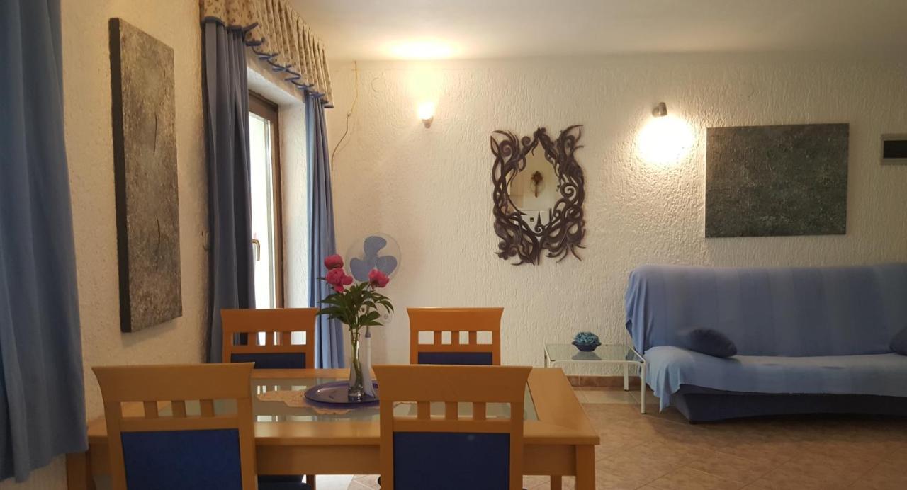 Apartments Coki Funtana Luaran gambar