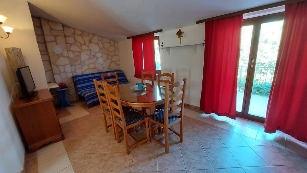 Apartments Coki Funtana Luaran gambar