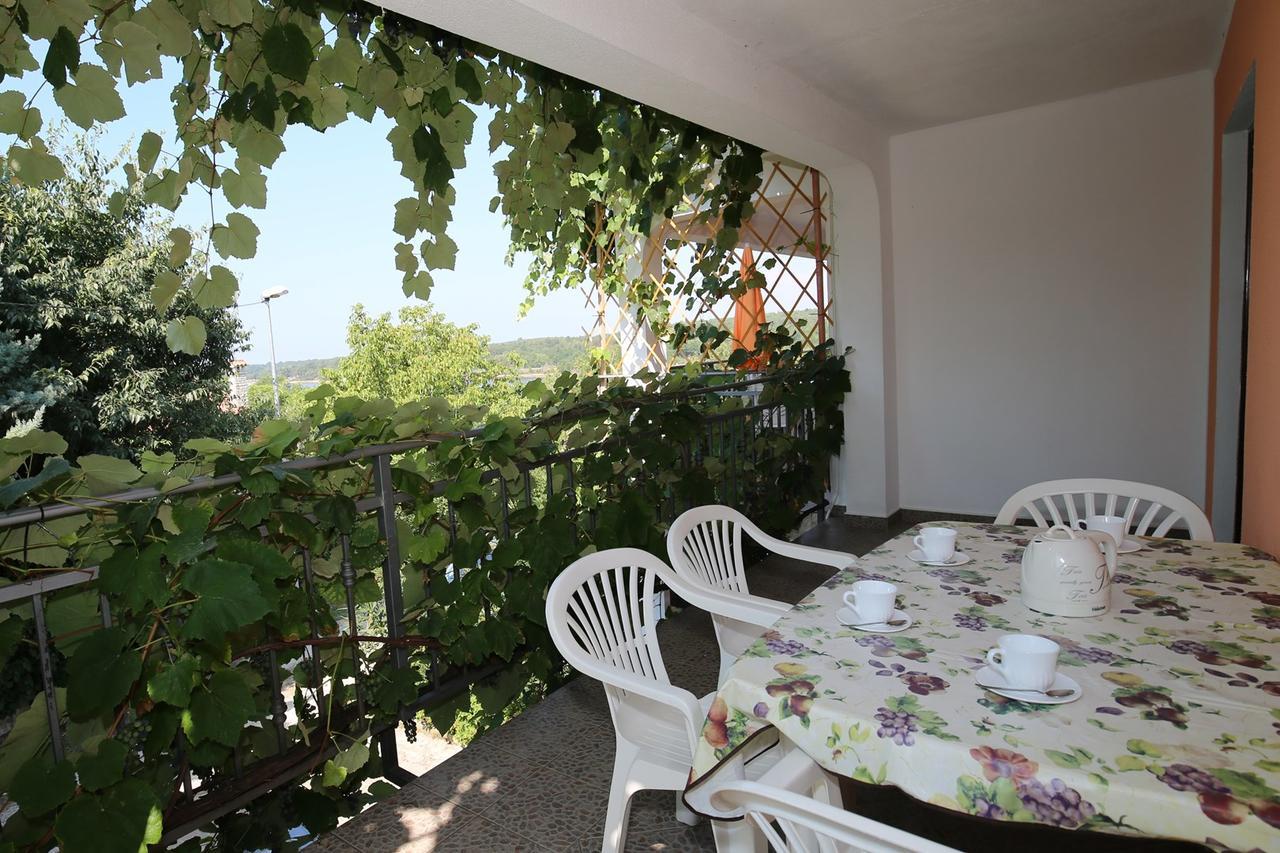Apartments Coki Funtana Luaran gambar