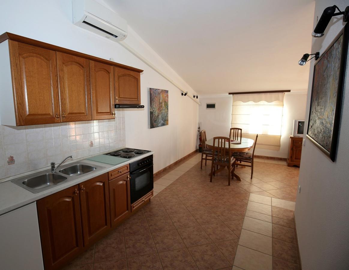 Apartments Coki Funtana Luaran gambar