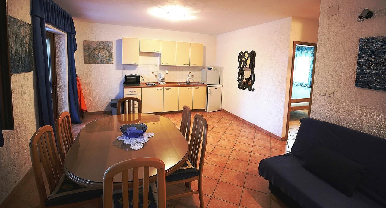 Apartments Coki Funtana Luaran gambar