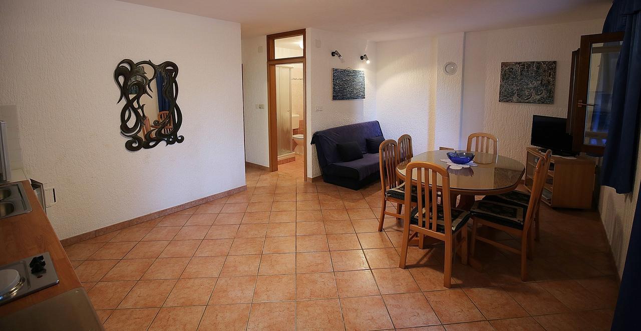 Apartments Coki Funtana Luaran gambar