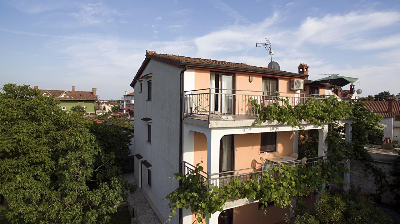 Apartments Coki Funtana Luaran gambar