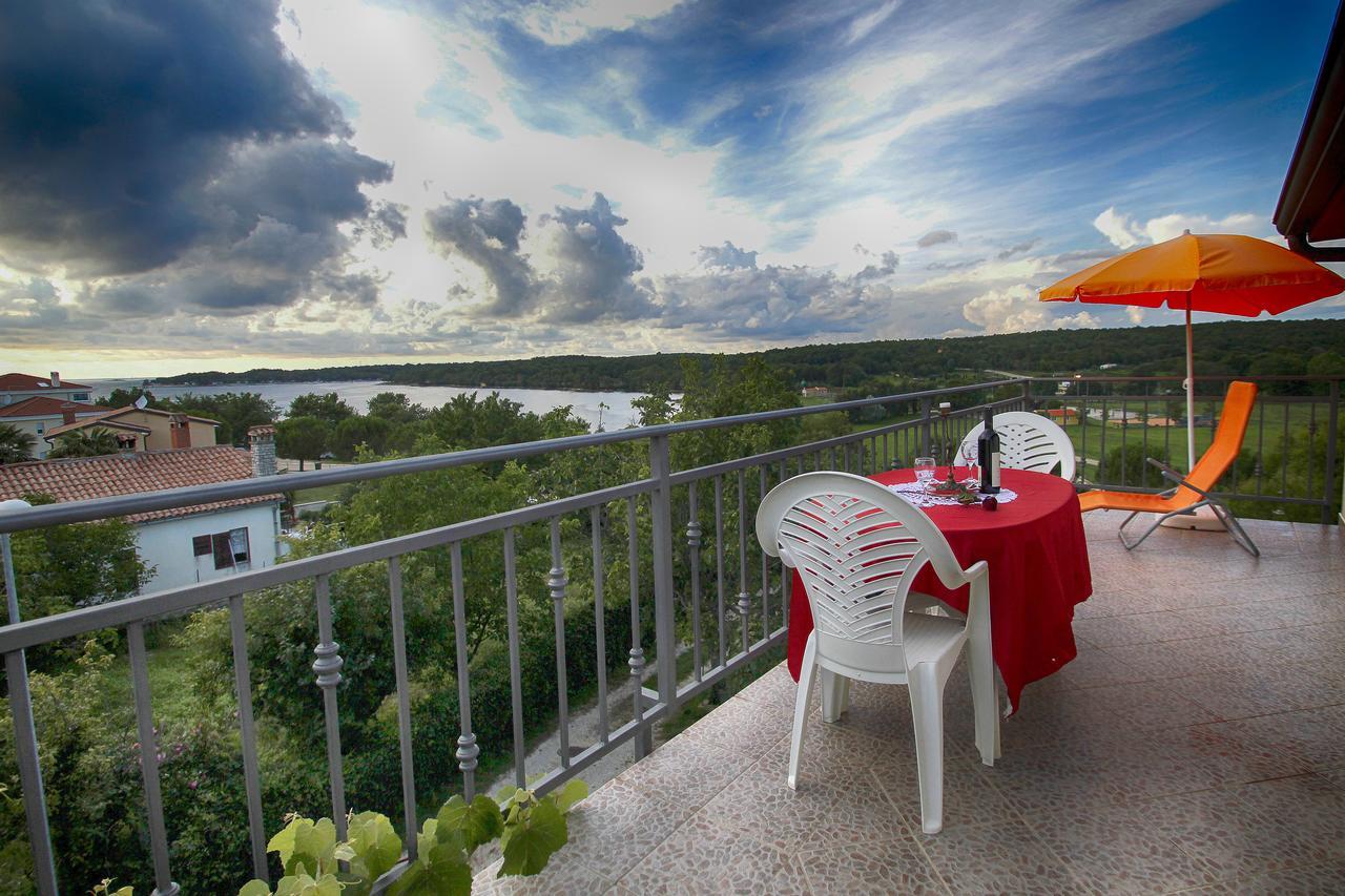 Apartments Coki Funtana Luaran gambar
