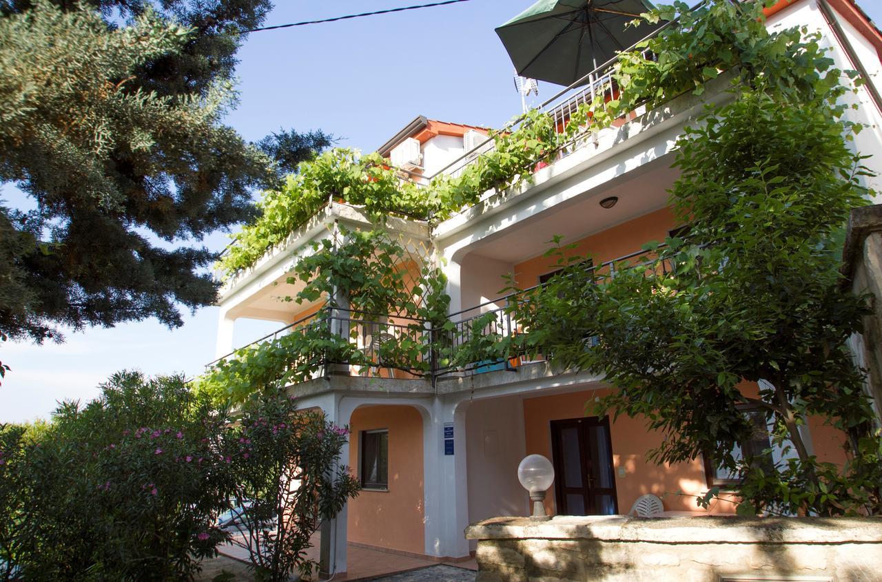 Apartments Coki Funtana Luaran gambar