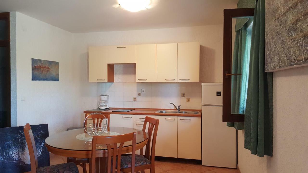 Apartments Coki Funtana Luaran gambar