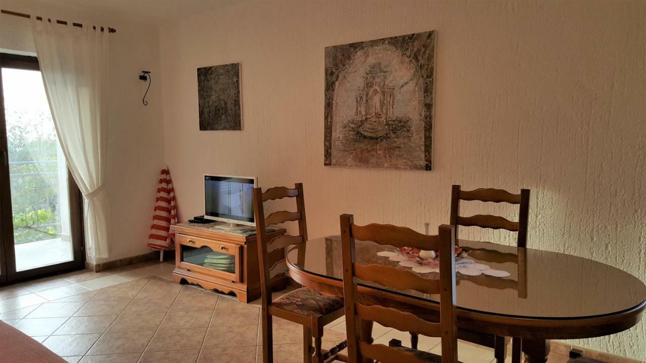 Apartments Coki Funtana Luaran gambar